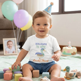 En Lucky Duck  Första födelsedagen Pastell T Shirt