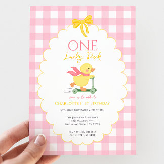 En Lucky Duck Rosa Rutig Tjej 1-årsdag Inbjudningar