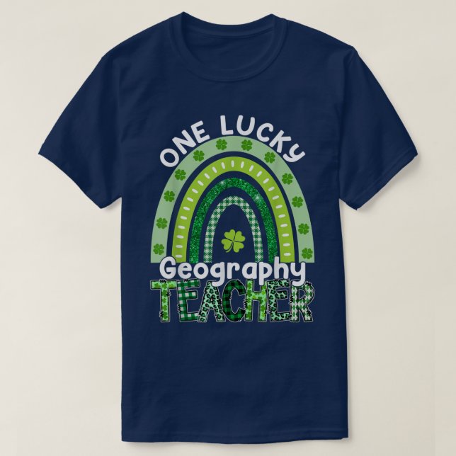 En Lucky Geography Teacher St patrick's day Teach T Shirt (Design framsida)