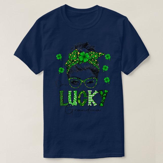 En Lucky Grandma Messy Bun Leopard St Patrick's D T Shirt (Design framsida)