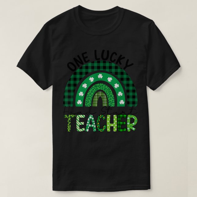 En Lucky Head Start Teacher Rainbow Patricks Day T Shirt (Design framsida)