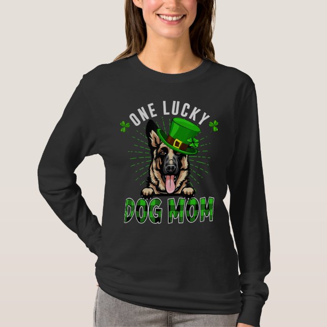 En Lucky Hund Mamma German Shepherd Mamma St Patri T Shirt (Framsida)