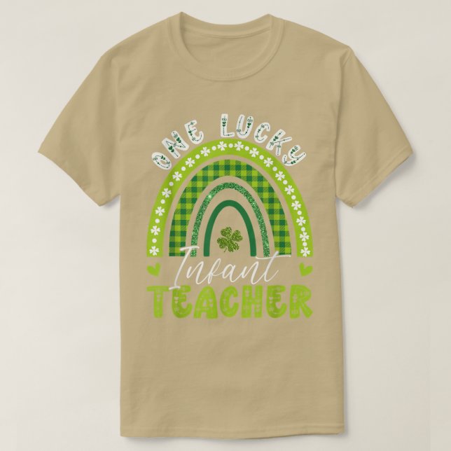 En Lucky Infant Teacher Rainbow St Patrick Day me T Shirt (Design framsida)