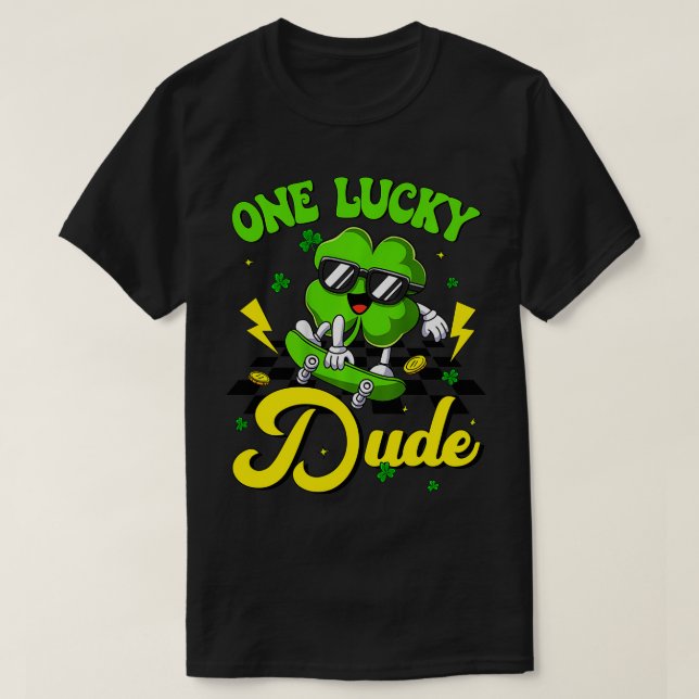 En Lucky-kille Funny St patricks day Skateboarding T Shirt (Design framsida)