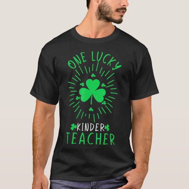 En Lucky Kinder Teacher Rainbow Leopard Lucky St T Shirt (Framsida)