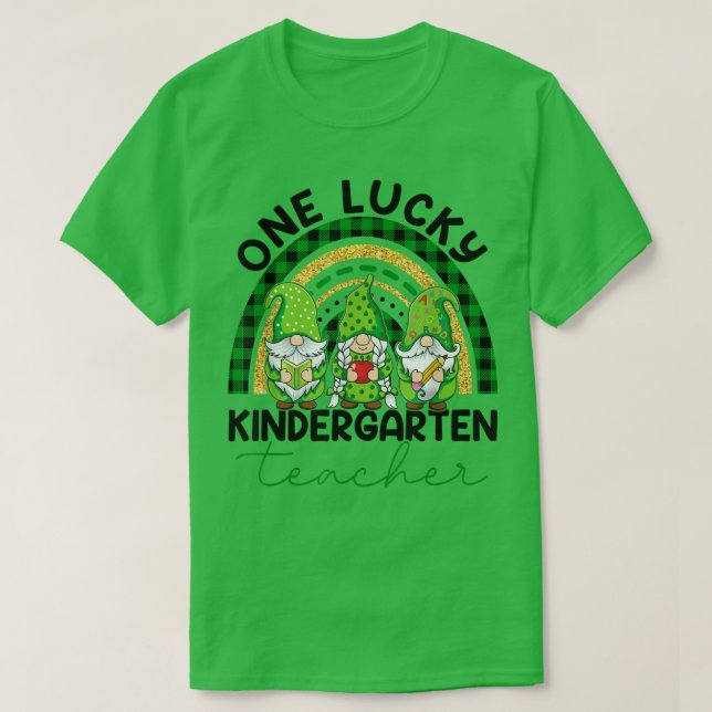 En Lucky Kindergarten Teacher Gnome St Patricks D T Shirt (Design framsida)