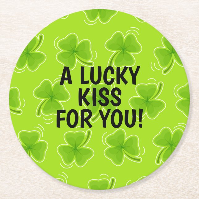 En Lucky Kiss för din Grönt Shamrock Underlägg Papper Rund (Framsidan)