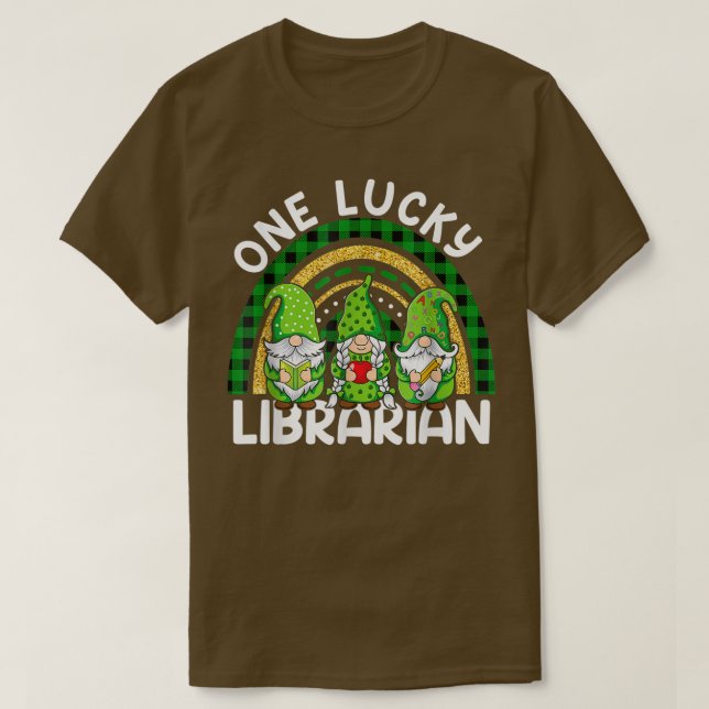 En Lucky Librarian Gnomes St Patricks Rainbow714 T Shirt (Design framsida)