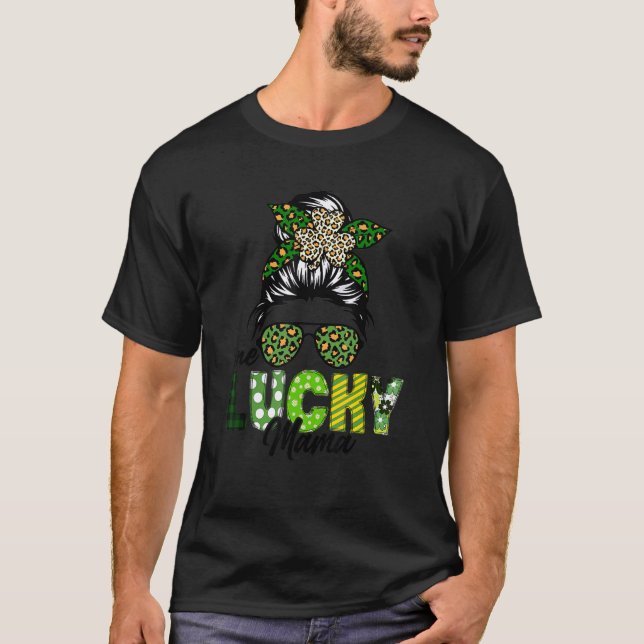 En Lucky Mamma Leopard Messy Bun Saint patrick D T Shirt (Framsida)