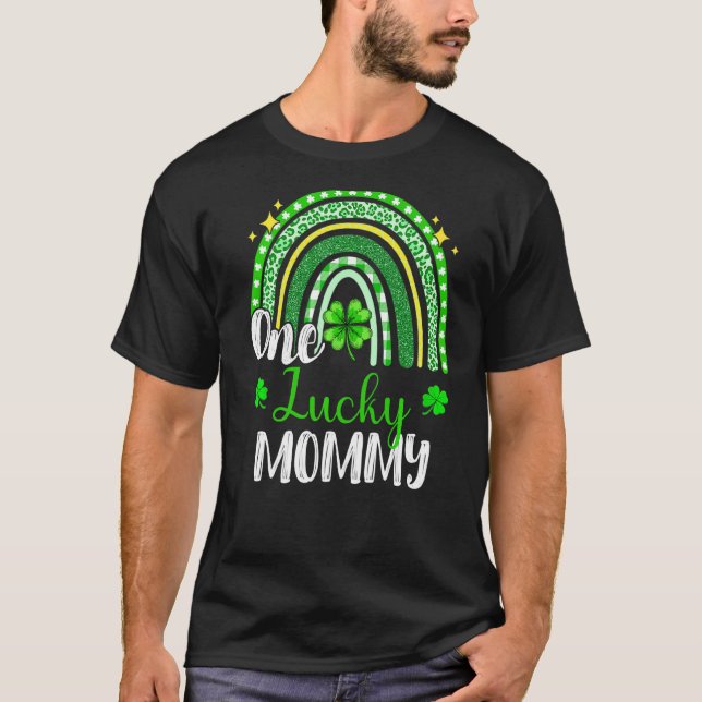 En lucky Mamma Leopard Skriv ut Rainbow St Patrick T Shirt (Framsida)