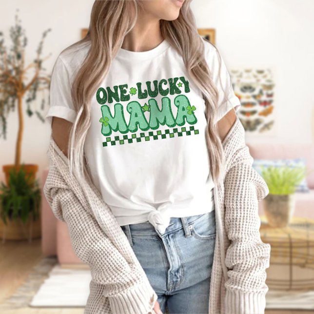 En Lucky Mamma St patricks day, St Pattys Day T Shirt (Skapare uppladdad)