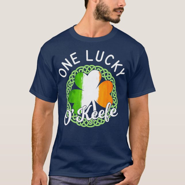 En Lucky OKeefIrish Family Namn T Shirt (Framsida)