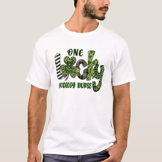 En Lucky Oncology Nurse Leopard Pset St Patrick" T Shirt (Framsida)