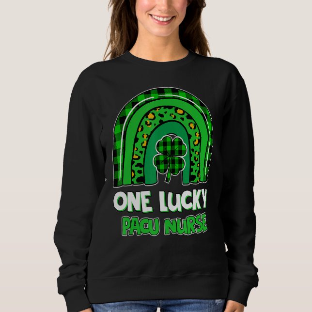 En Lucky Pacu Nurse Rainbow Shamrock St Patrick S T Shirt (Framsida)