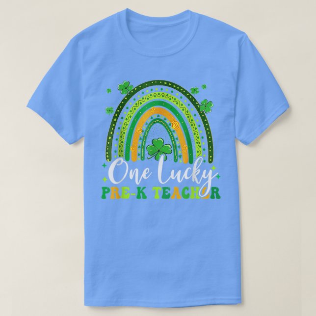 En Lucky Pre K Teacher Rainbow Shamrock Patrick's T Shirt (Design framsida)