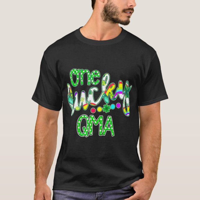 En Lucky QMA St patricks day Nurse Medical T Shirt (Framsida)