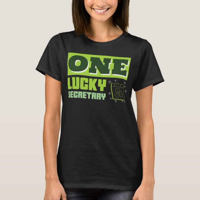 En Lucky Secretary St. Patrick Day Receptionist T Shirt (Framsida)