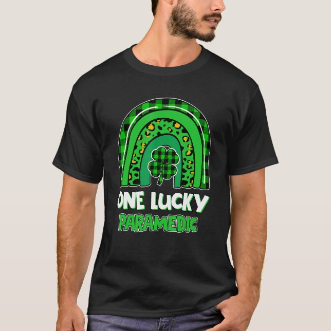 En Lucky Sjukvårdare Rainbow Shamrock St Patrick S T Shirt (Framsida)