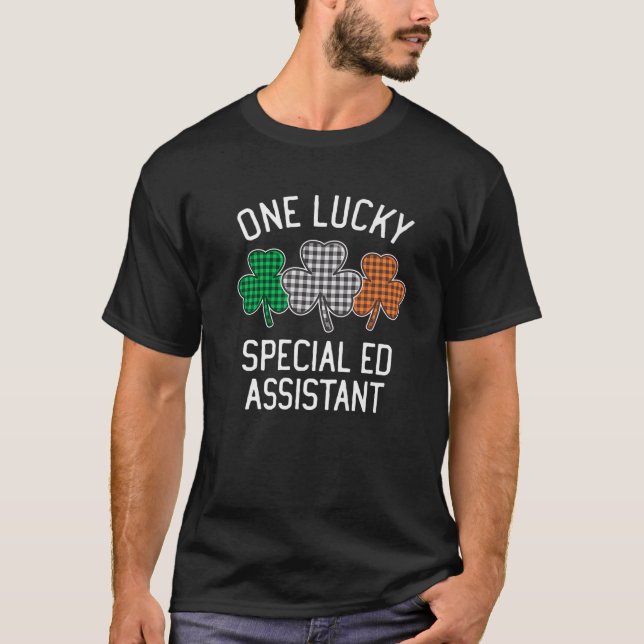 En Lucky Speciell Ed Assistant St patrick's day Ir T Shirt (Framsida)
