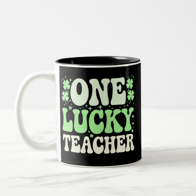 En Lucky Teacher Groovy Retro Teacher St Patricks Två-Tonad Mugg (Vänster)