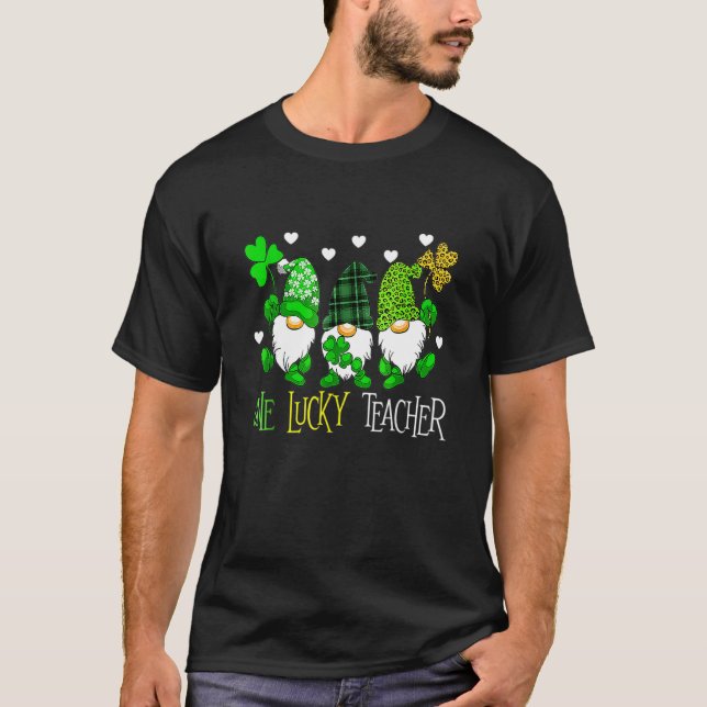En Lucky Teacher Irish Gnome Leopard Patricks Day T Shirt (Framsida)