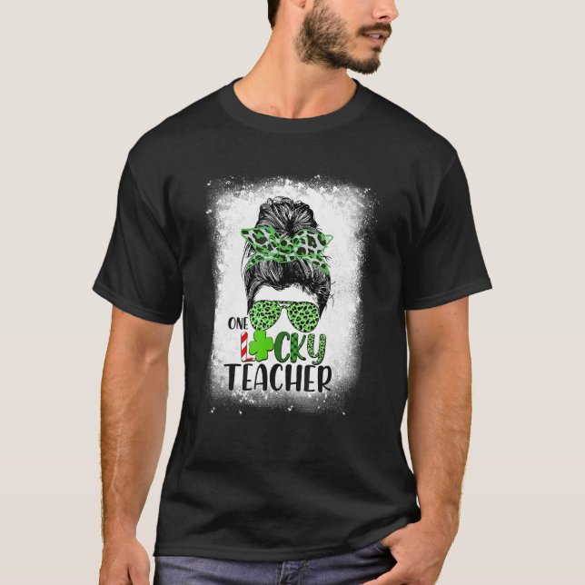En Lucky Teacher Patricks Day Messy Bun T Shirt (Framsida)