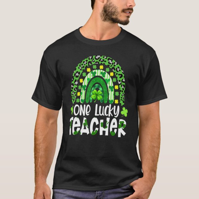 En Lucky Teacher Rainbow Teacher St patricks day T Shirt (Framsida)
