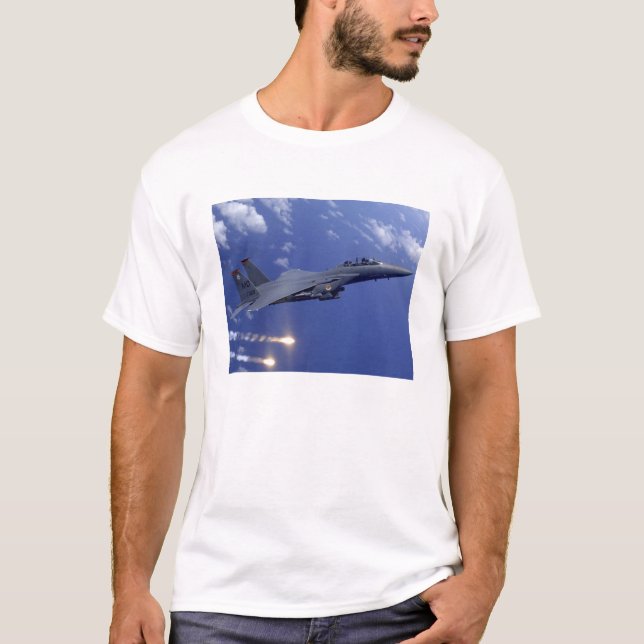 En Luft Force F-15E Strejka Eagle Tee Shirt (Framsida)