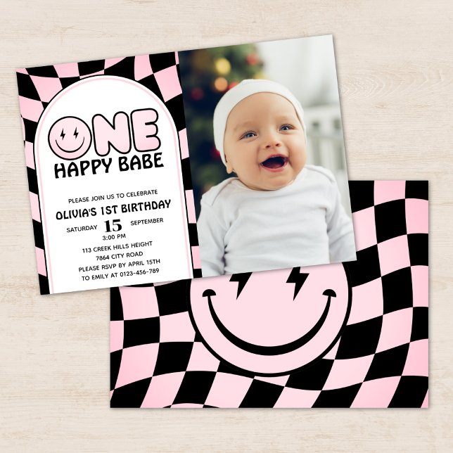 En Lycklig Babe Groovy Rosa Check Foto Birthday Inbjudningar (Skapare uppladdad)