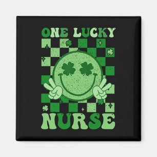 En lycklig sjuksköterska Groovy Smile St Patricks Magnet