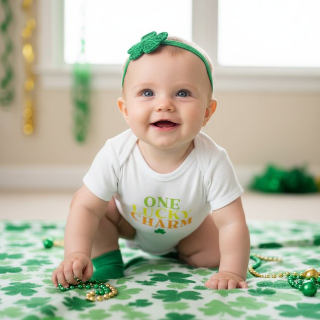 En Lyckosam Charme | Första St. Patricks Present T Shirt (Skapare uppladdad)