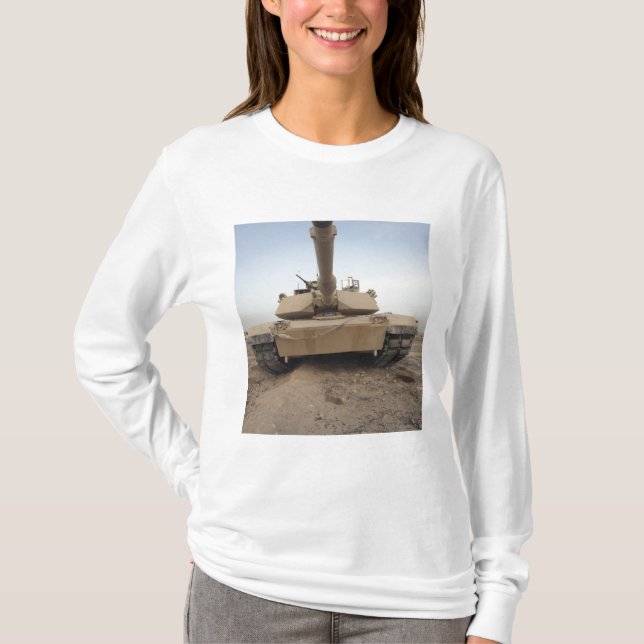 En M-1A1-Tank för huvudslaget T-shirt (Framsida)