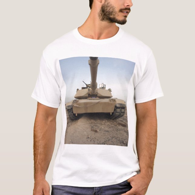 En M-1A1-Tank för huvudslaget T-shirt (Framsida)