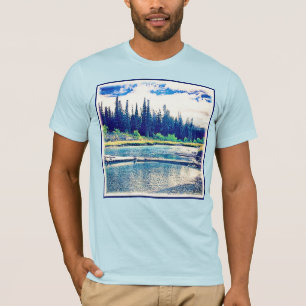 En Majestic Canadian Wilderness Forest. Köp nu T Shirt