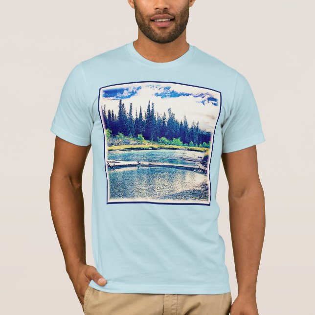 En Majestic Canadian Wilderness Forest. Köp nu T Shirt (Framsida)