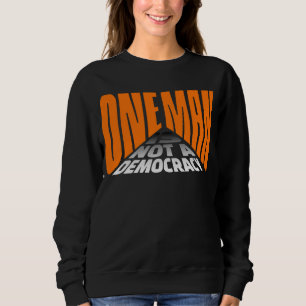 En man är inte en demokratisk politisk Påstående T Shirt