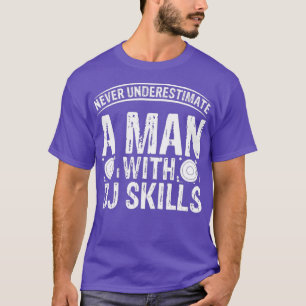 En man med DJ Skills Funny Disk Jockey För manar T Shirt