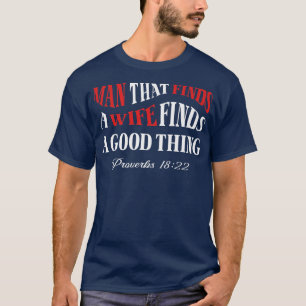 En man som hittar en fru som han hittar en kvinnli t shirt