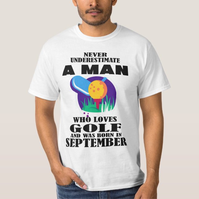 EN MAN SOM KÄRLEK GOLF SEPTEMBER HAR ALDRIG FÖRSVU T SHIRT (Framsida)