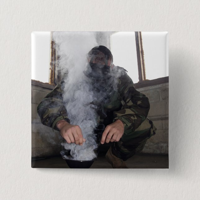 En marin fyllning av gaskammaren med mer CS-gas Knapp (Framsida)