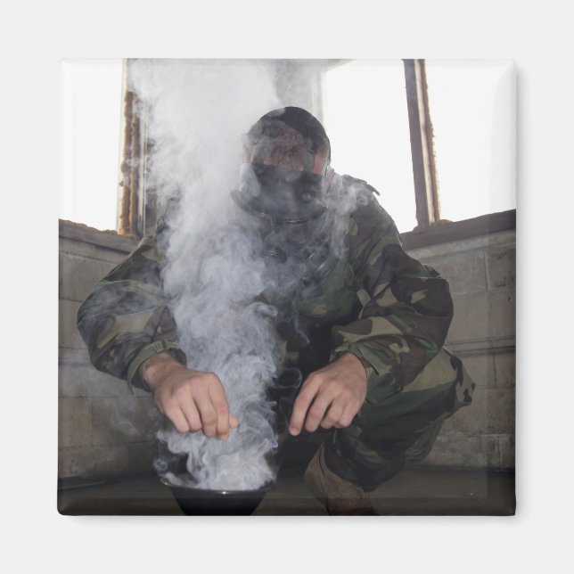 En marin fyllning av gaskammaren med mer CS-gas Magnet (Framsidan)