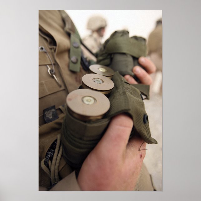 En marin hantlangshandling med 40 mm granater poster (Framsidan)