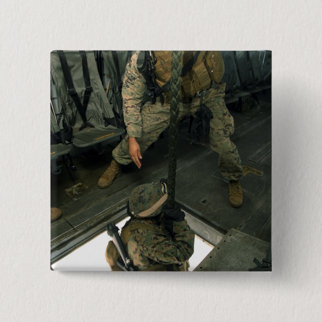 En marin skickar en marinsoldat i helvetet knapp (Framsida)