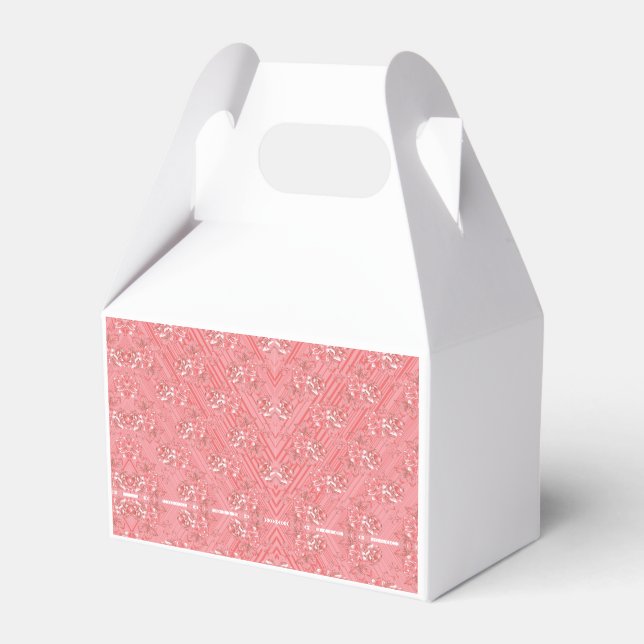 En matta med ett rött och rosa motiv har en dekora presentaskar (Framsidan Sidan)