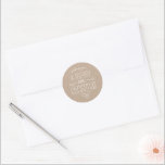 EN MERRY LITTLE CHRISTMAS-roligt söt, vismisk rust Runt Klistermärke<br><div class="desc">med kat mass >> kat@simplysweetPAPERIE.com <<< NOTE - Kraftutseendet är ett utskrivet speciellt meddelande från bild Send och extra med stil och pizzazz i år... Personlig med dina detaljer och foton som mina moderna helgdag säkert kommer att klara sig ut från hälsning som dina vänner och familj kommer att få...</div>