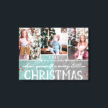 En Merry Little jul Family Photo Collage Canvastryck<br><div class="desc">En tom Anpassningsbar i julfamiljen 3 Photo Collage Wrapped Canvas Skriv ut. Med roligt,  modernt typsnitt,  Berries och en frostig teal- och träkolbakgrund! Byt ut dig med dina foton och skicka en speciell personlig till hälsning till familj och vänner!</div>