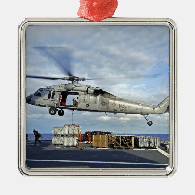 En MH-60S Seahawk förbereds för att leverera ammun Julgransprydnad Metall (Framsidan)