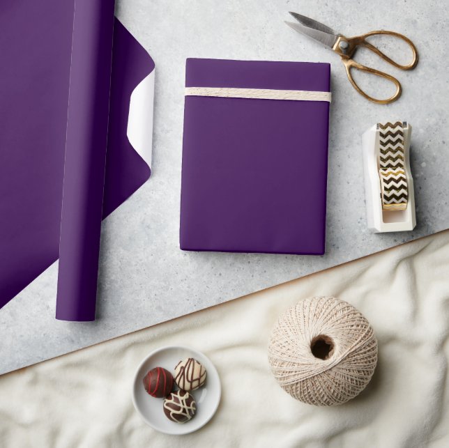 En minimalistisk lila bakgrund med subtil  presentpapper (Hantverk)