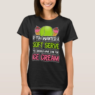 En mjuk servering Få glass Tennis idrottare tränar T Shirt