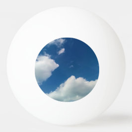 En mjukhet i molnen pingisboll